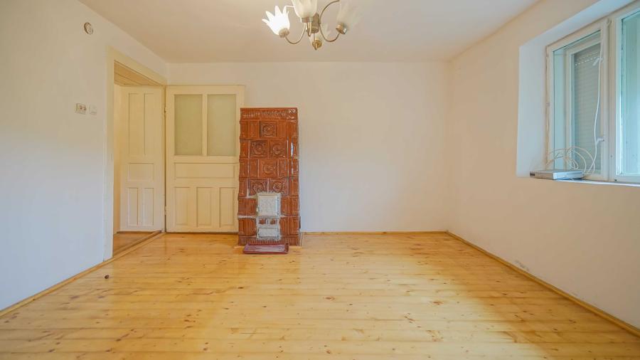 Casă cu 4 camere decomandat în Racoș
