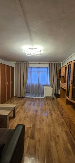 Garsonieră decomandată în Costin Georgian