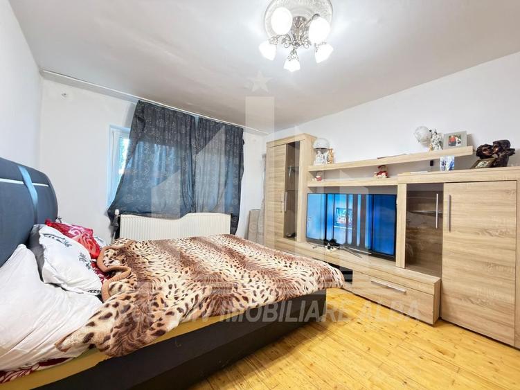 Apartament cu 4 camere semidecomandat, mobilat în Industrială