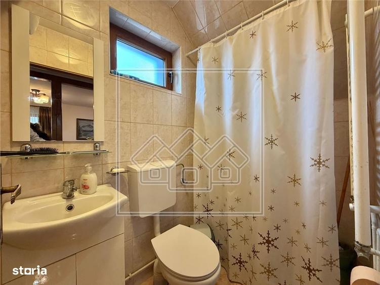 Casă cu 4 camere cu Teren 500 Mp în Sadu