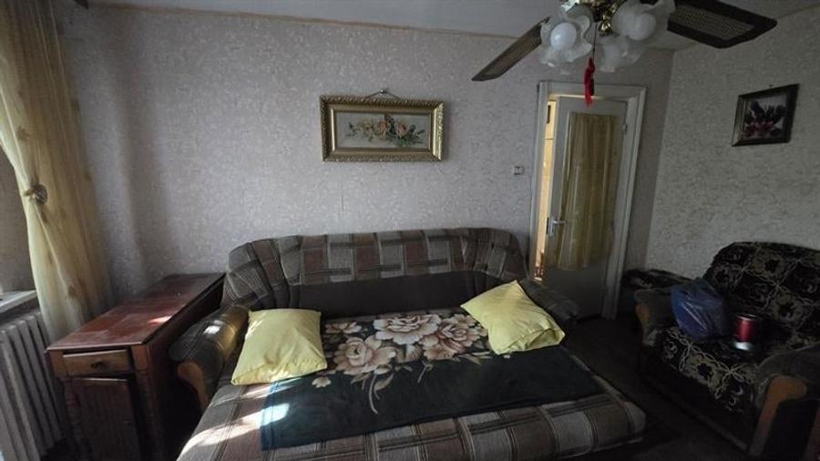 Apartament cu 2 camere semidecomandat, mobilat în Craiovița Nouă