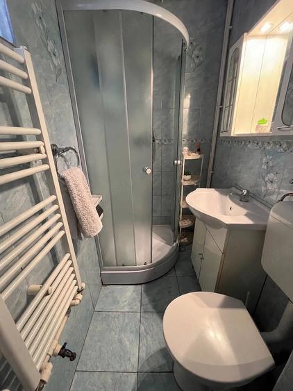 Apartament cu 3 camere semidecomandat în Mărăței