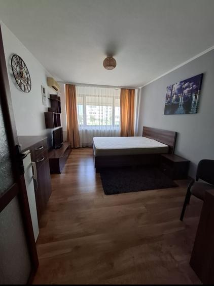 Apartament cu 2 camere decomandat în Podul de Fier