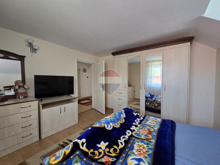 Casă individuală cu 7 camere cu Teren 4431 Mp în Vâlcele