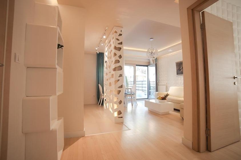 Apartament cu 2 camere decomandat, mobilat în City Park Mall