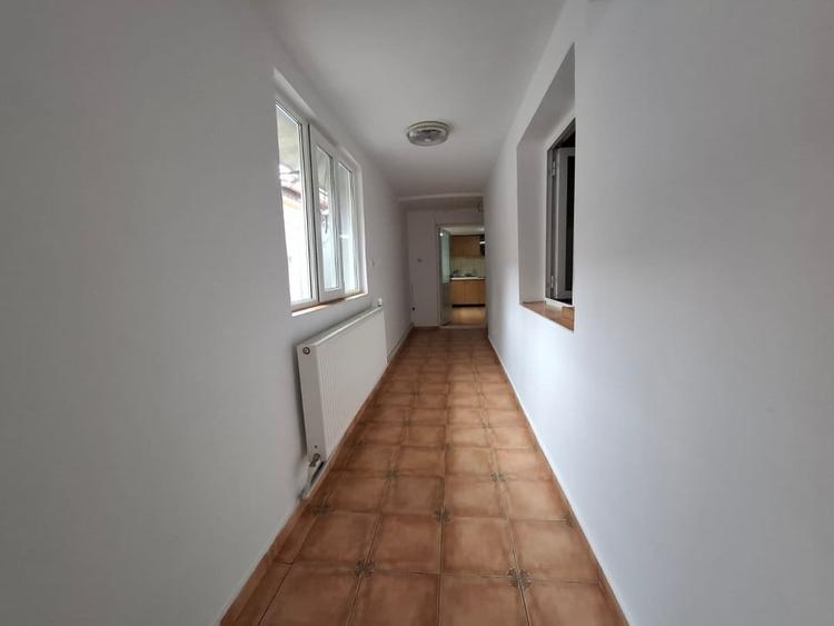 Casă individuală cu 3 camere cu Canalizare în Trocadero