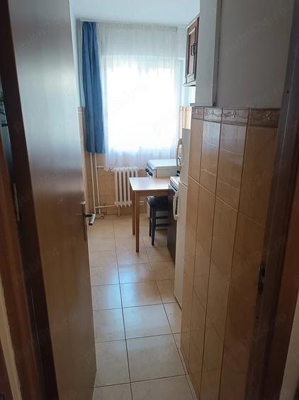 Apartament cu 2 camere semidecomandat în Girocului