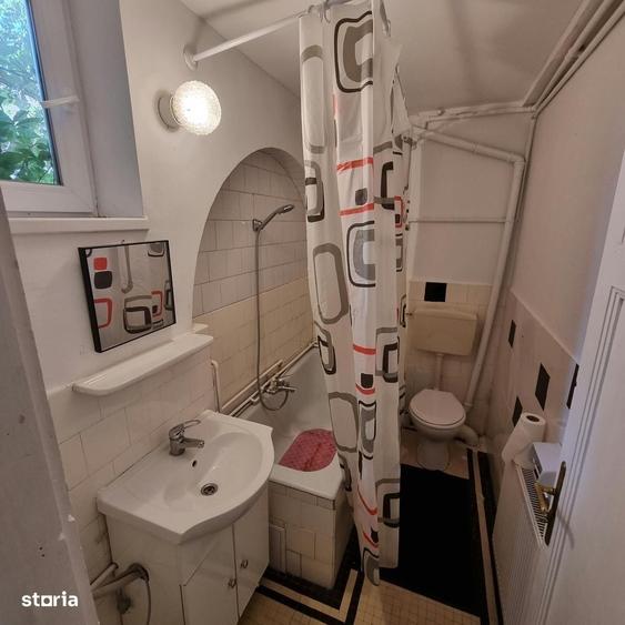 Apartament cu 3 camere semidecomandat în Cotroceni
