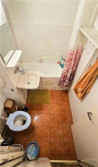 Apartament cu 4 camere decomandat în Micro 16