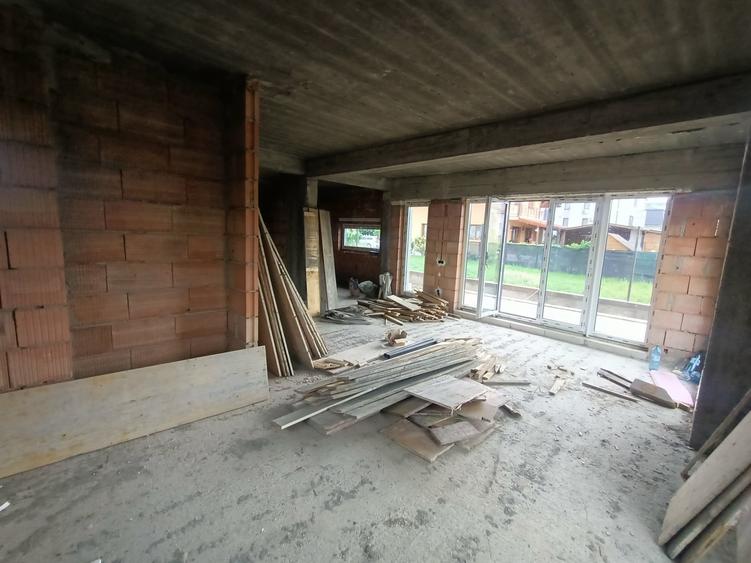 Duplex cu 4 camere cu Canalizare în Florești