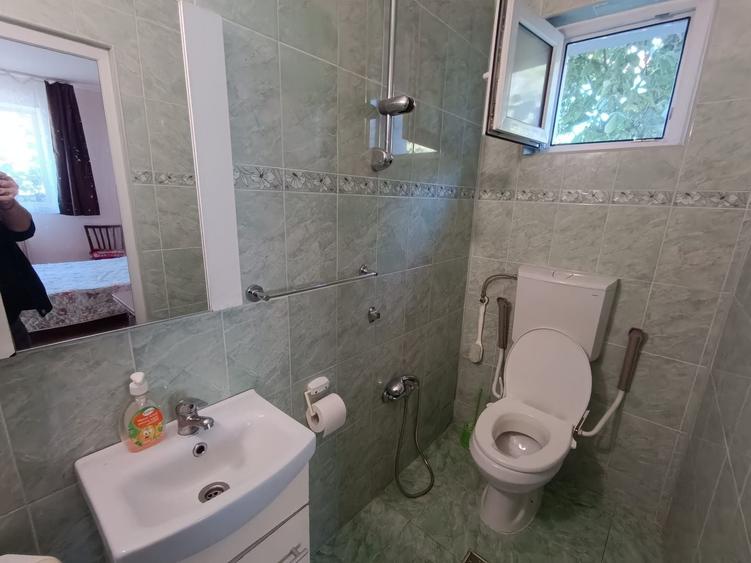 Casă individuală cu 6 camere cu Canalizare în Dâmbul Rotund
