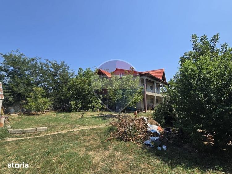 Casă cu 4 camere în Zorile