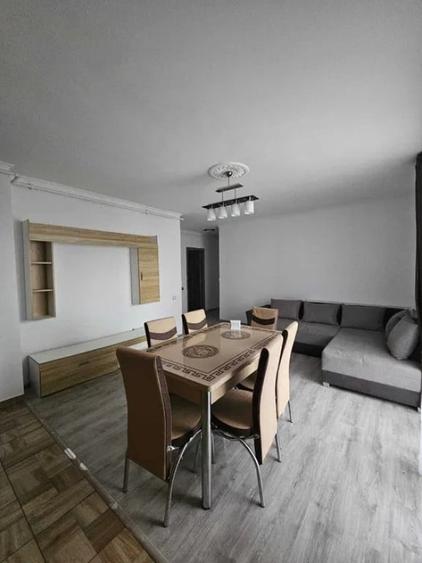 Apartament cu 3 camere decomandat în Florești