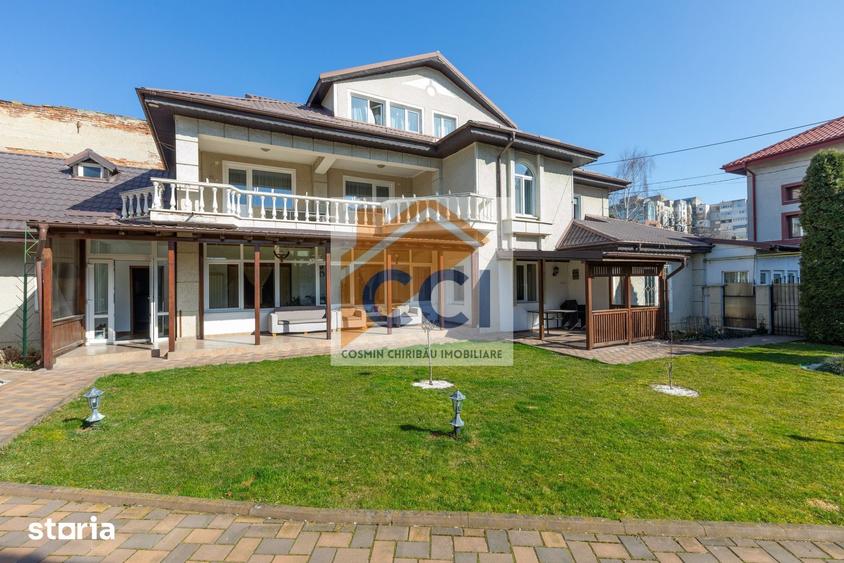 Casă cu 8 camere cu Teren 397 Mp în Central