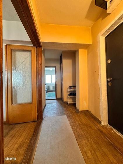 Apartament cu 3 camere în Uiești