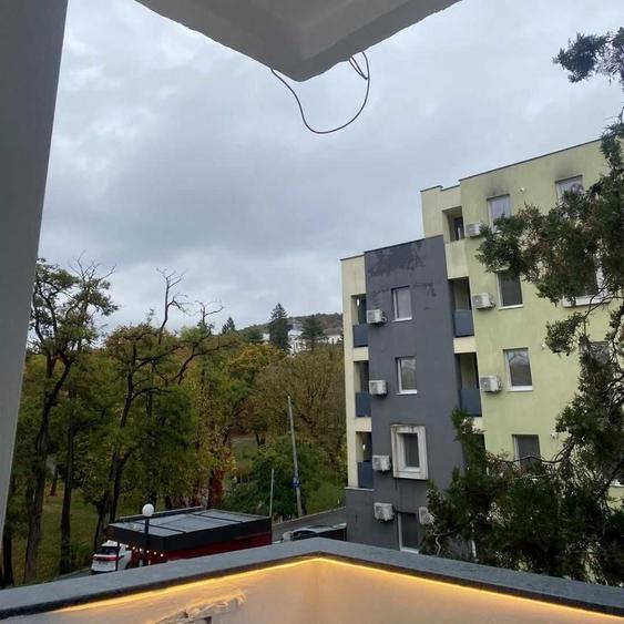 Apartament cu 2 camere decomandat în Cornișa