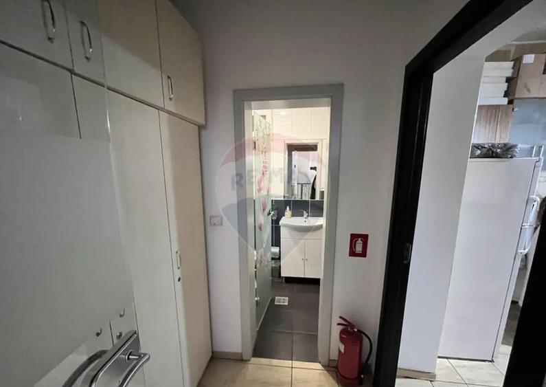 Casă cu 6 camere cu Teren 50 Mp în Victoriei