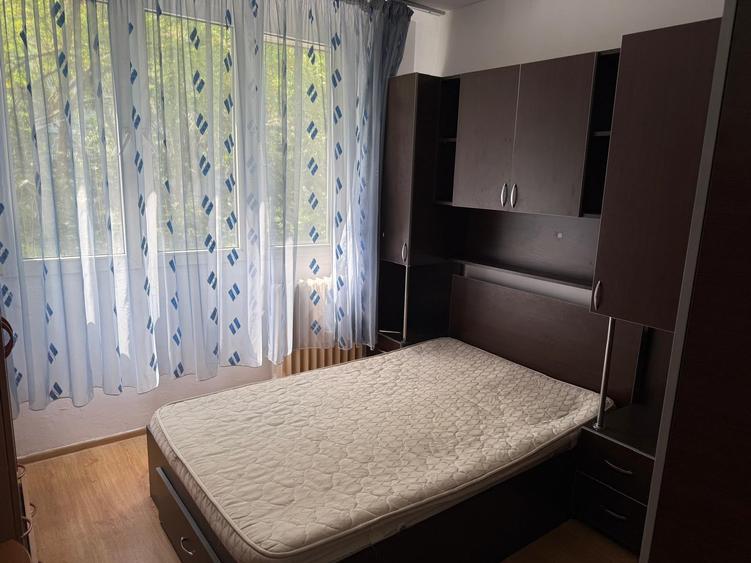 Apartament cu 3 camere în Drumul Taberei