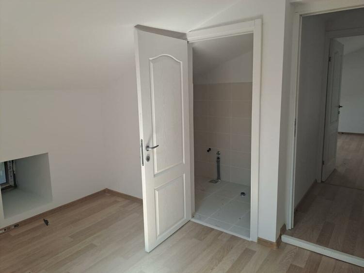 Casă individuală cu 10 camere cu Teren 450 Mp în Central