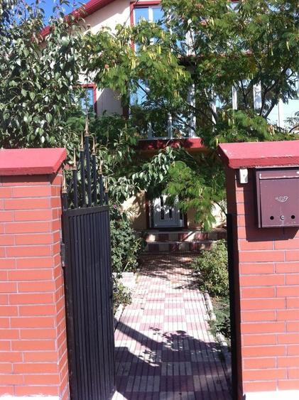 Casă cu 4 camere în Central