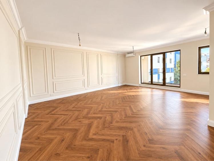 Apartament cu 4 camere decomandat în Herăstrău