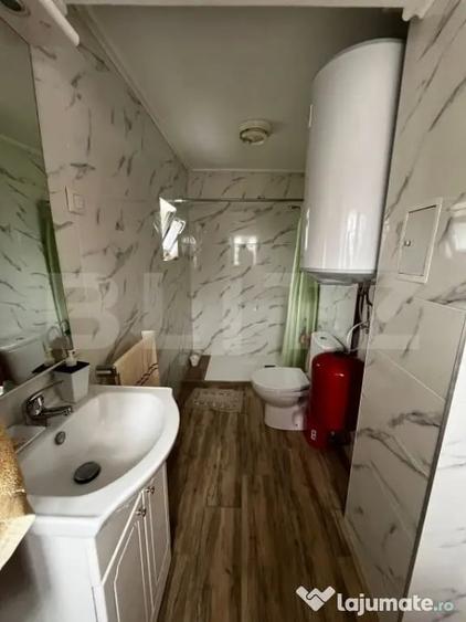 Casă cu 7 camere cu Teren 4200 Mp în Central