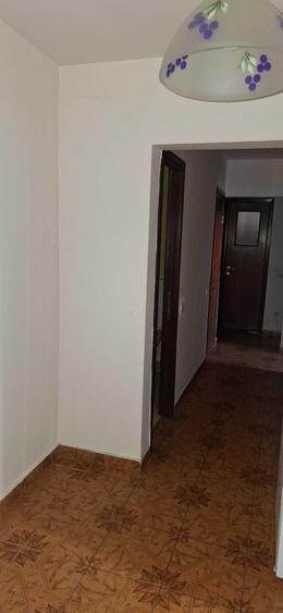 Apartament cu 3 camere decomandat în Dristor