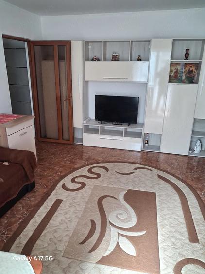 Apartament cu 3 camere semidecomandat în Tomis Nord