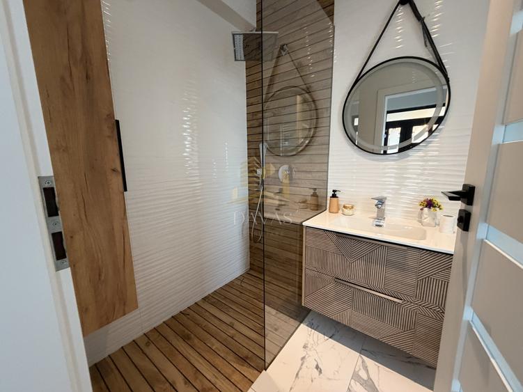 Casă individuală cu 4 camere cu Canalizare în Dâmbul Rotund
