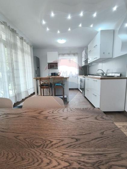 Casă cu 5 camere cu Teren 231 Mp în Bună Ziua