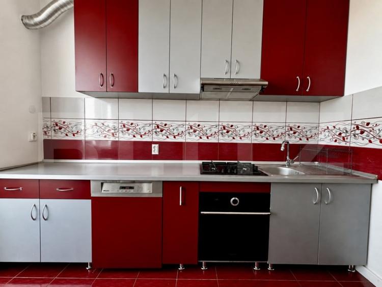 Apartament cu 4 camere decomandat în Central