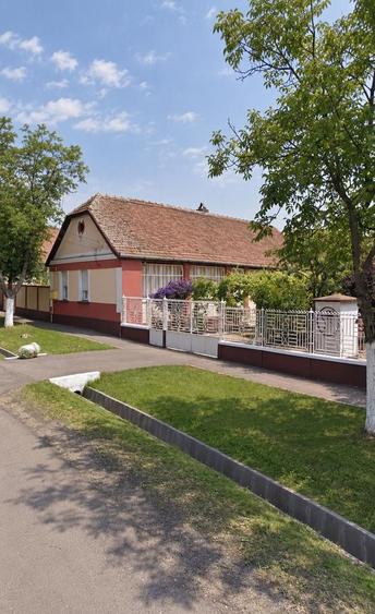 Casă individuală cu 4 camere cu Canalizare în Giarmata