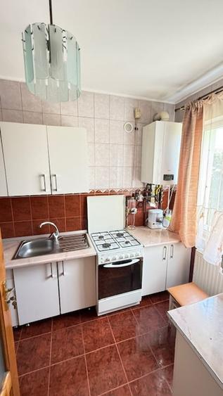 Casă cu 3 camere cu Canalizare în Est