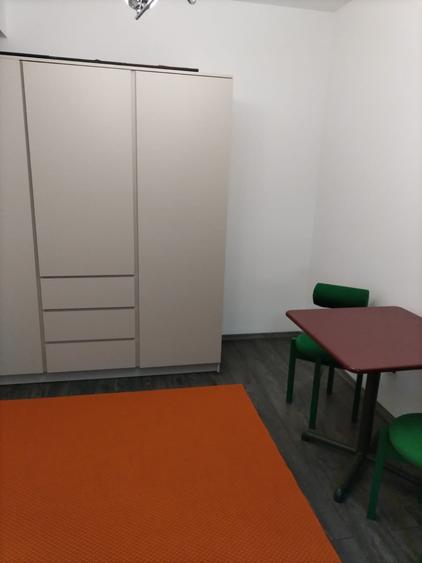 Apartament cu 3 camere semidecomandat în Dămăroaia