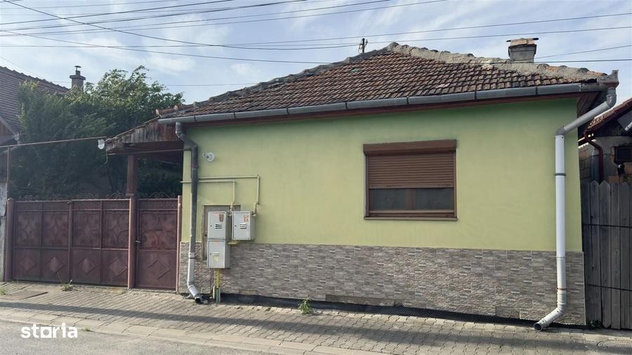 Casă cu 4 camere în Șura Mare
