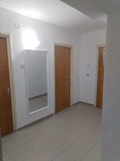 Apartament cu 3 camere decomandat în Bucur Obor
