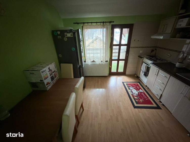 Casă cu 4 camere în Central