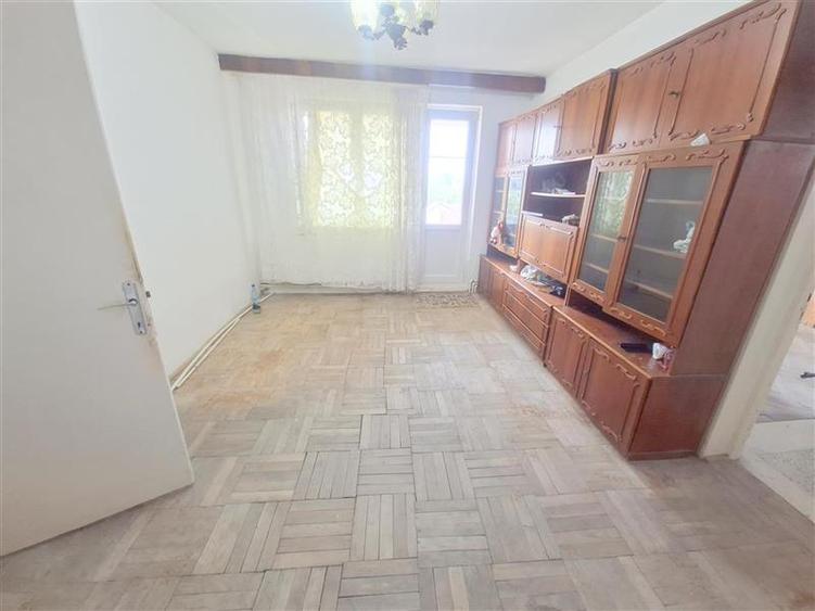 Apartament cu 2 camere semidecomandat în 9 Mai