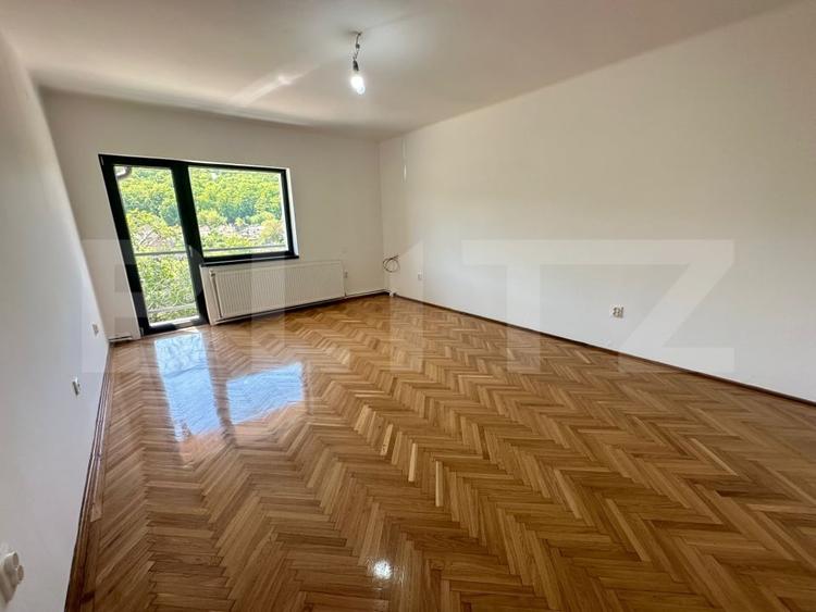 Casă individuală cu 5 camere cu Canalizare în Hunedoara