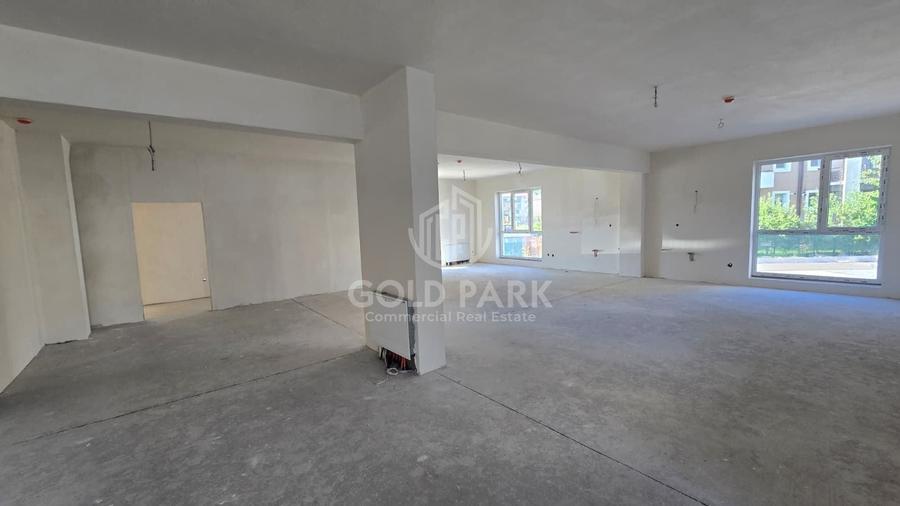 Spațiu comercial, de 188.60000610352 mp, în Florești
