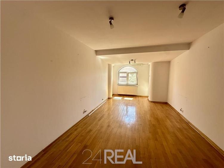 Spațiu comercial, de 88 mp, în Tei