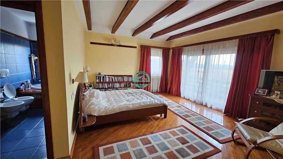 Casă individuală cu 6 camere cu Canalizare în Sângeorgiu de Mureș