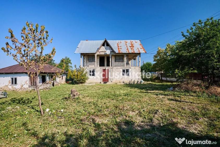 Casă cu 4 camere cu Teren 3105 Mp în Uda