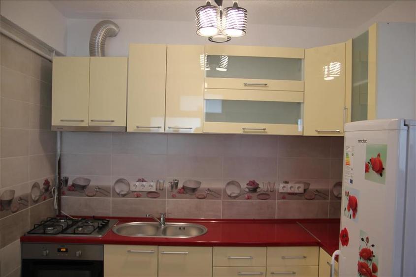 Apartament cu 2 camere semidecomandat în Exterior Sud