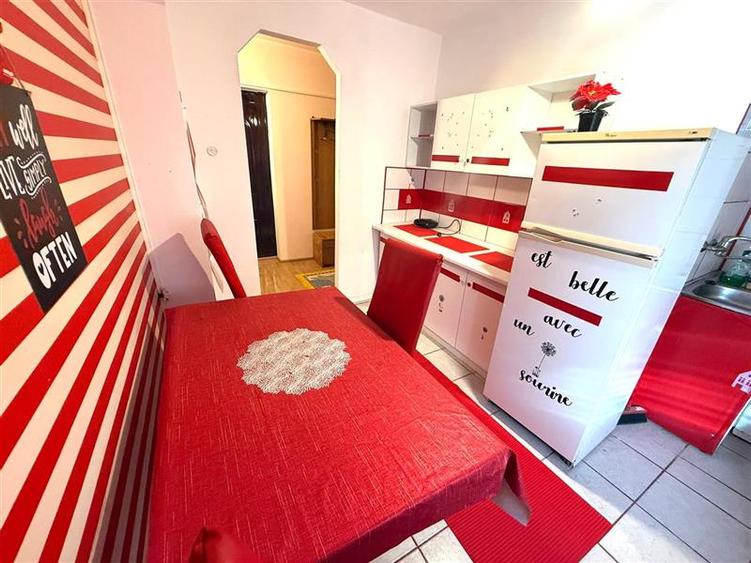 Apartament cu 3 camere decomandat în Aradului