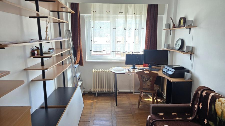Apartament cu 3 camere decomandat în Zarand
