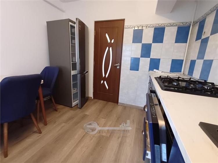 Apartament cu 4 camere decomandat în Nicolina