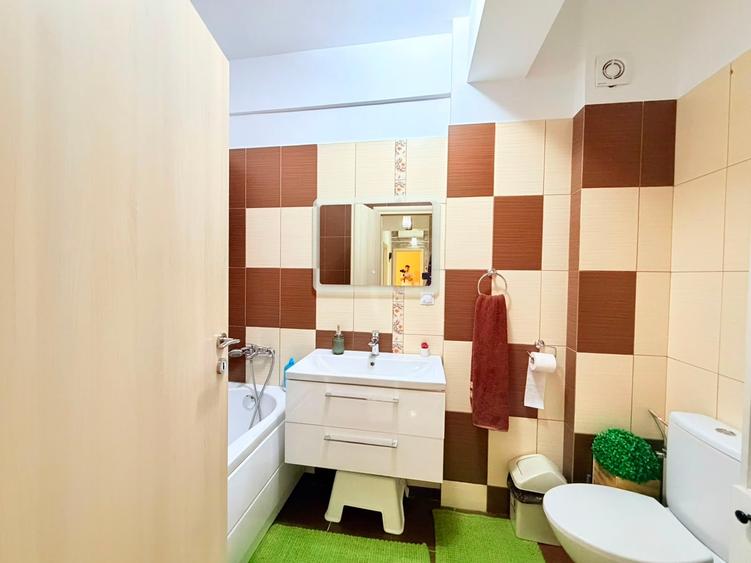 Apartament cu 3 camere decomandat în Cug