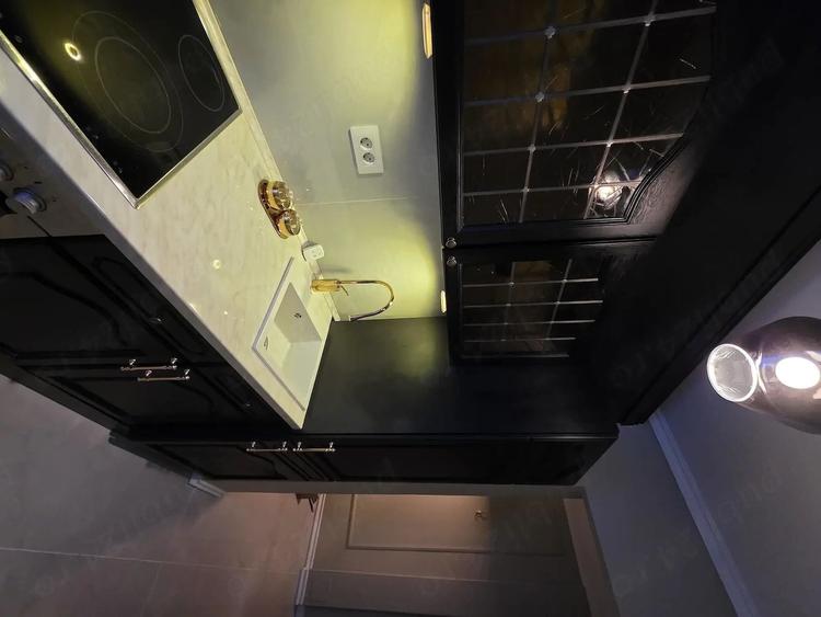 Apartament cu 3 camere semidecomandat, mobilat în Cetății