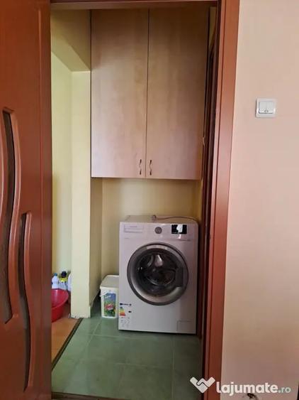 Apartament cu 3 camere semidecomandat în Micro 15